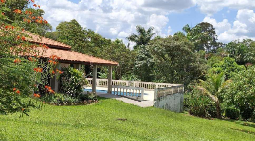 Casa 2 Dormitórios, 3 Banheiros e 279,08m² com Piscina