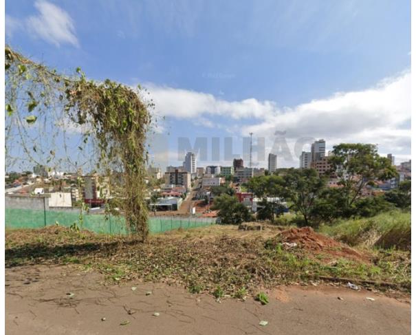 Terreno Urbano 480m² com ótima localização e documentação regular