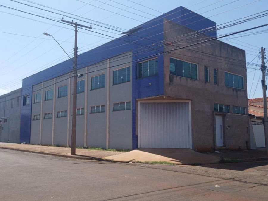 Prédio comercial com 500m² construídos, terreno 281m², ocupado