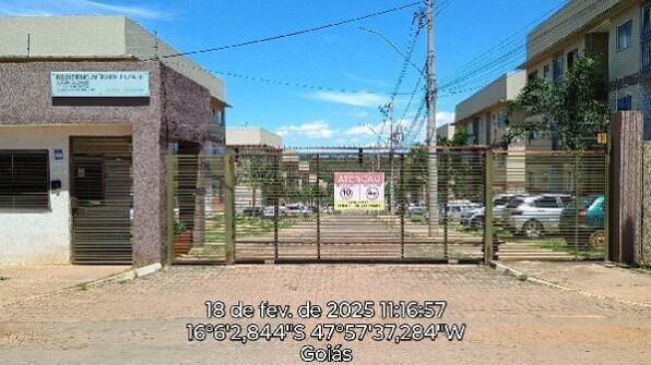Apartamento com 2 quartos, 1 banheiro, varanda e 1 vaga