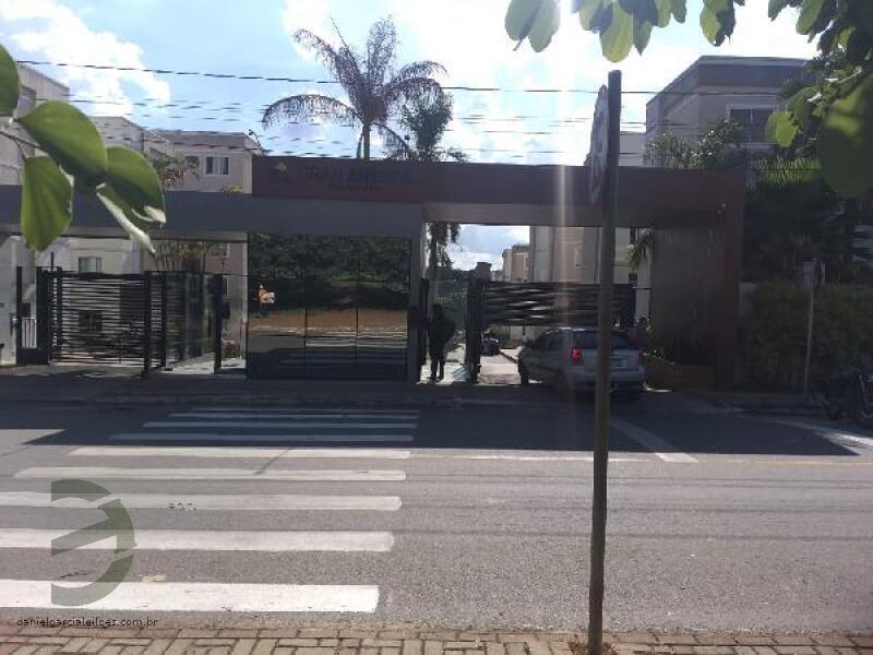 Apartamento com 2 quartos e vaga de garagem