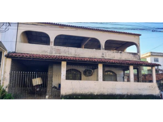 Sobrado aconchegante com área construída e em ocupação, ideal para reformas