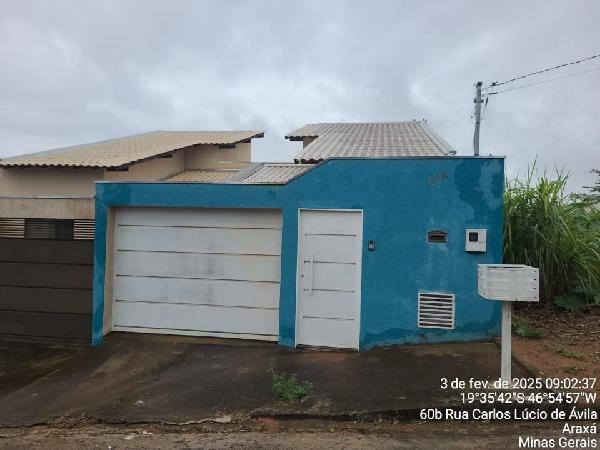 Casa com 2 quartos, 2 banheiros e 79m² privativos