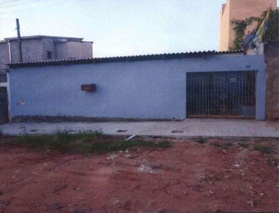 Casa com 3 quartos, suíte e garagem para 2 carros