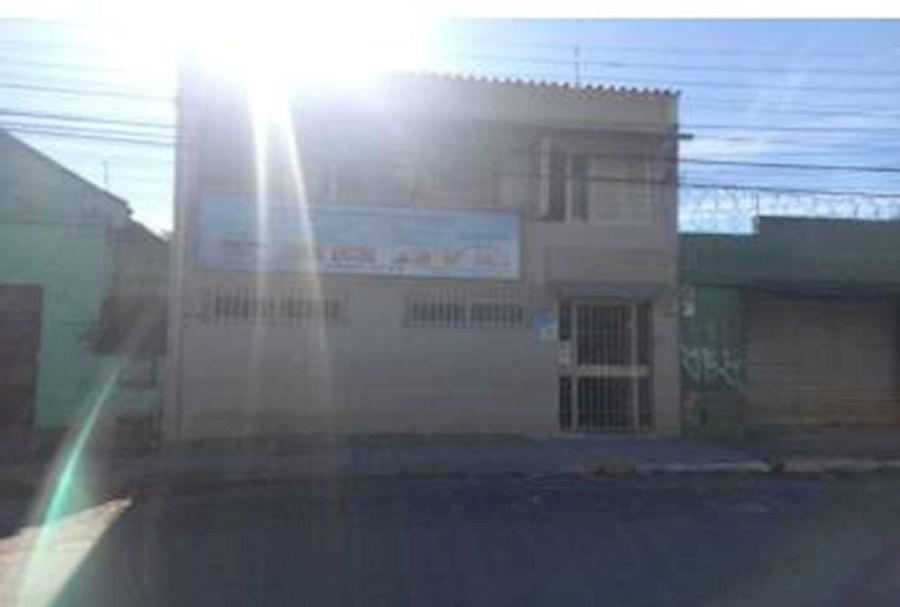Casa padrão com 3 quartos, 2 banheiros, 2 vagas, área construída 154m², ocupada