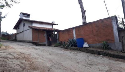 Casa com Terreno Amplo de 4.036m² em Petrópolis