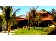 Sobrado com Piscina e Quiosque em Condomínio Residencial