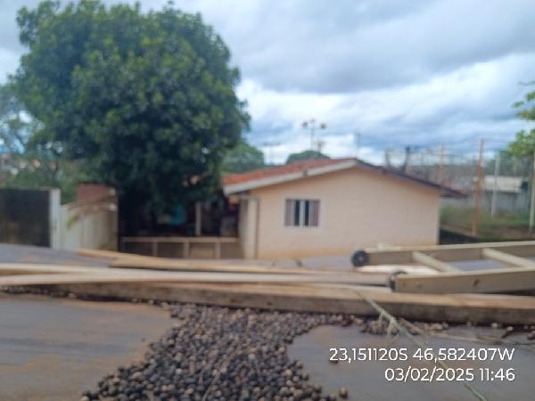 Casa com 2 quartos, 1 banheiro, área construída 190m², vaga de garagem