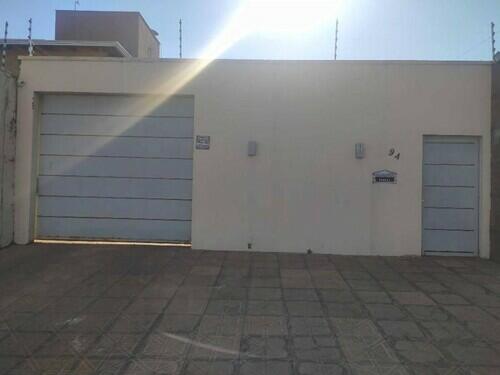 Casa Ocupada com 4 Quartos e 4 Banheiros no Centro