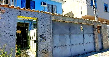 Casa com 2 quartos, banheiro, área de serviço, sala e cozinha, 42m² construída