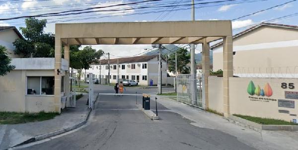 Casa com 2 quartos, 1 banheiro, 1 vaga, 52m² construída, desocupada