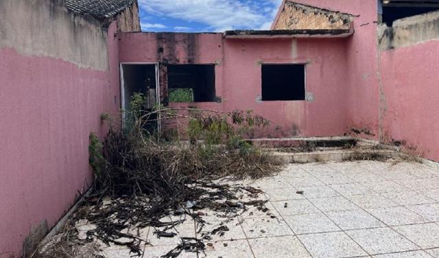 Casa residencial com 3 quartos, 2 banheiros e 1 vaga de garagem