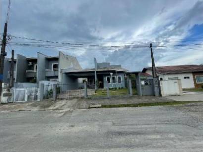Casa com 139m² construídos em terreno de 360m² - Ocupada
