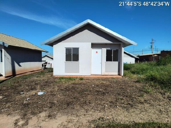 Casa com 2 quartos e 200m² de terreno em Tabatinga