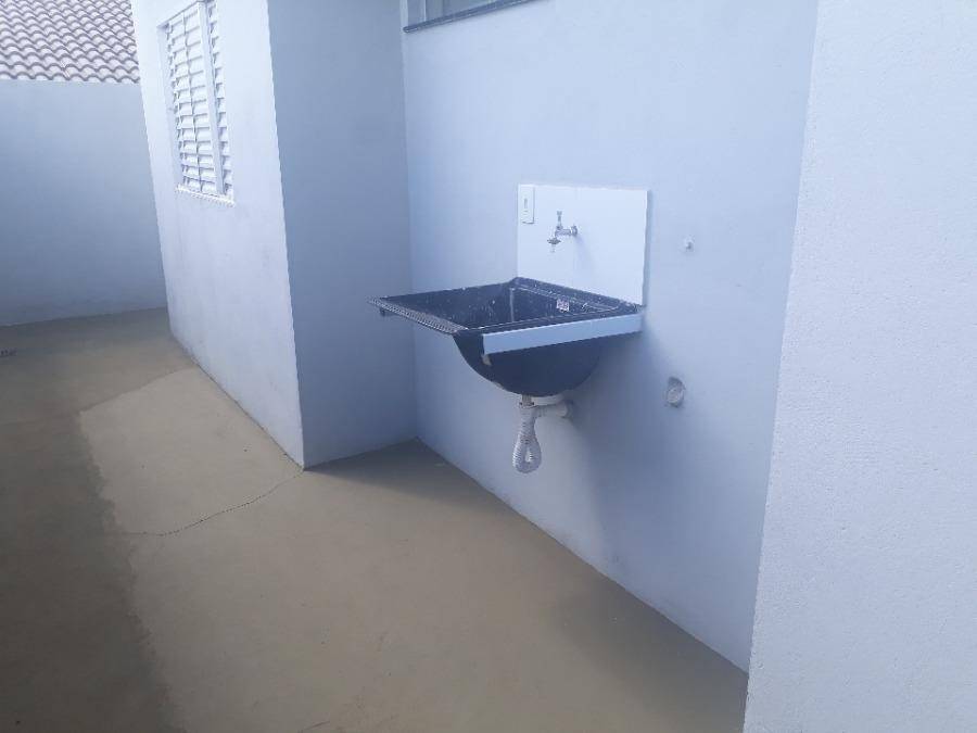 Casa com 2 quartos, 1 banheiro, 68m² construída, ocupada