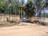Chácara com 140m² construídos em terreno de 10.000m², ocupada