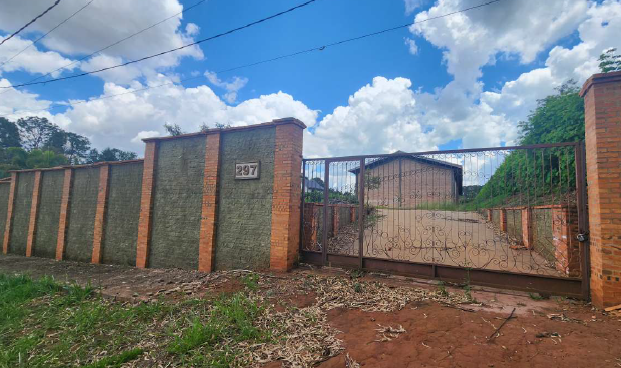 Chácara com barracão, 1 banheiro, terreno 2660 m², desocupada