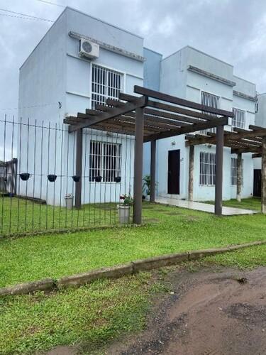 Casa com 2 quartos, 1 banheiro e 1 vaga de garagem