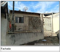 Casa com 2 Quartos e Área Privativa em Jardim Santa Adelaide