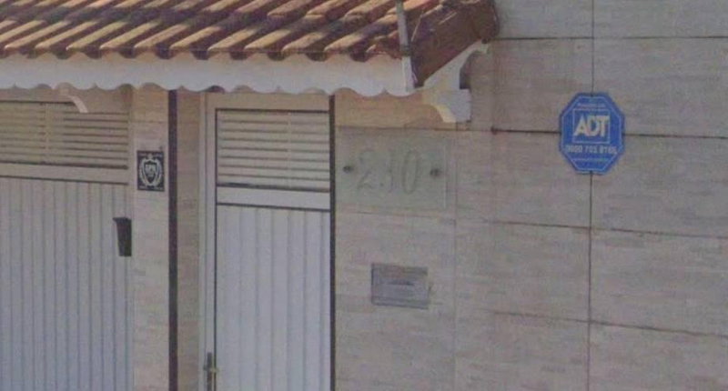 Casa com 3 dormitórios, 4 banheiros e piscina em Mongaguá