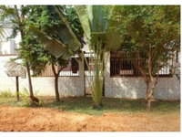 Casa com 150m² construída e terreno de 300m², imóvel