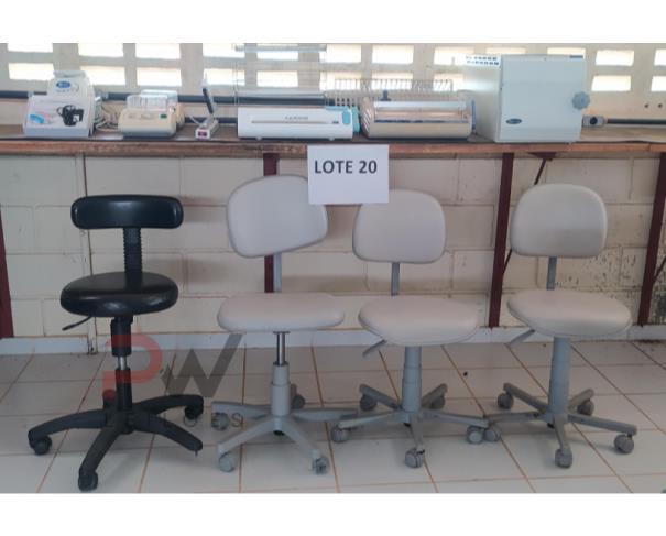 Lote com Material Odontológico em Teófilo Otoni