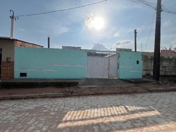Casa com 2 quartos, 2 banheiros, 71m² área privativa, 1 vaga