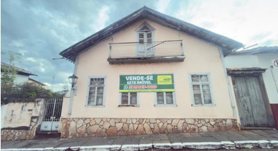 Casa com 6 quartos e 2 banheiros no Centro de Sabará