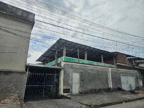 Casa com 5 quartos, 3 banheiros e 215,91m² privativos