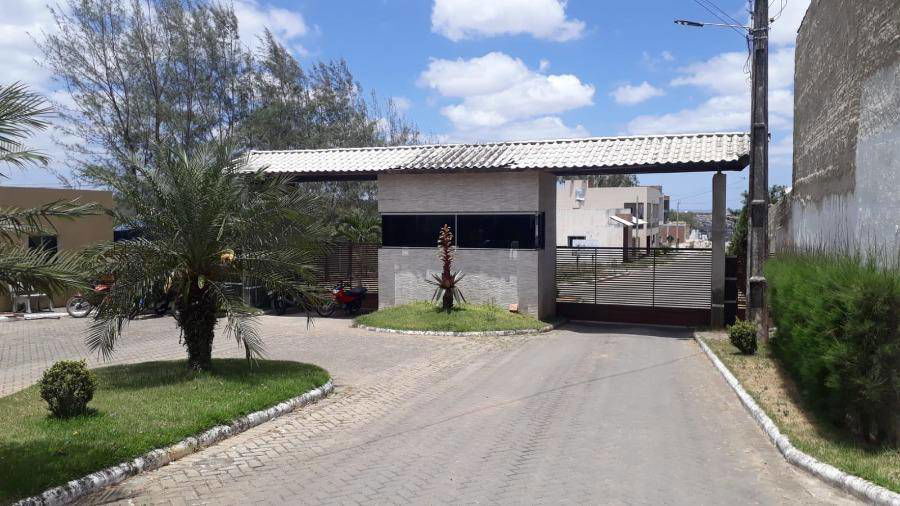 Casa ocupada com 453 m² de área construída