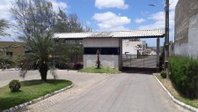 Casa ocupada com 453 m² de área construída