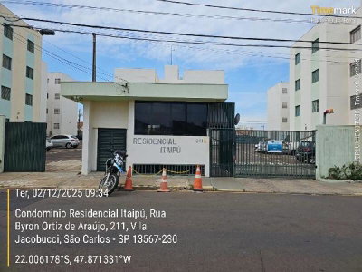 Apartamento com 2 Quartos e Vaga em São Carlos