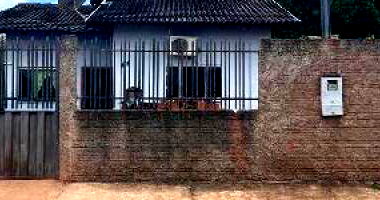 Casa 3 quartos, 2 banheiros, varanda, 72m² construída, desocupada