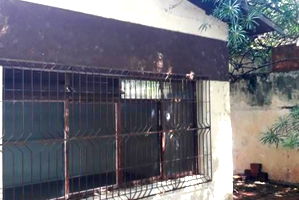 Casa com 3 quartos, 1 banheiro, garagem e 200m² construída, precisa reforma