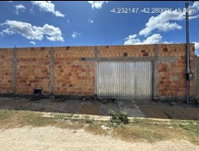 Casa com 2 quartos, 60m² privativos, 200m² terreno, desocupada