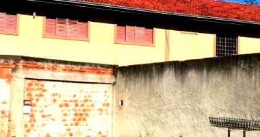Terreno com Sobrado em Curitiba - 5 Quartos e 327,60m²