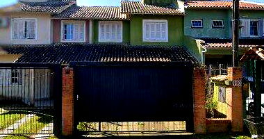 Casa desocupada com 3 quartos, 2 banheiros e 2 vagas, 103.7m² construída