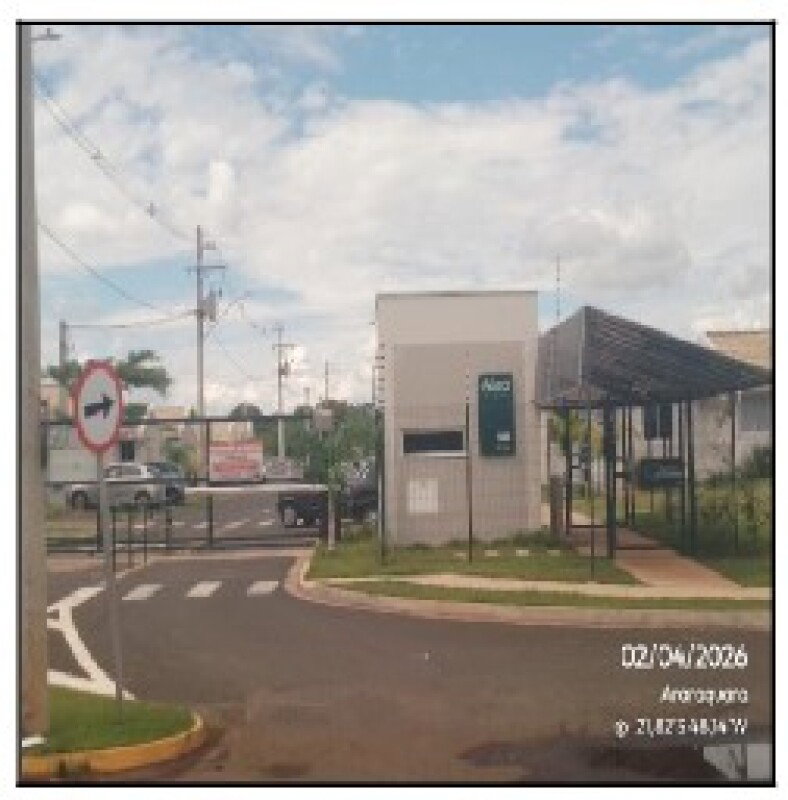 Casa com 2 Quartos e 1 Banheiro em Condomínio