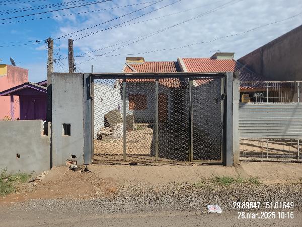 Casa 2 quartos, 1 banheiro, 1 vaga, 60m² construída, terreno 252m²