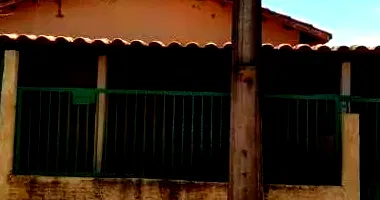 Casa Ocupada com 300m² de Terreno em Medalha Milagrosa