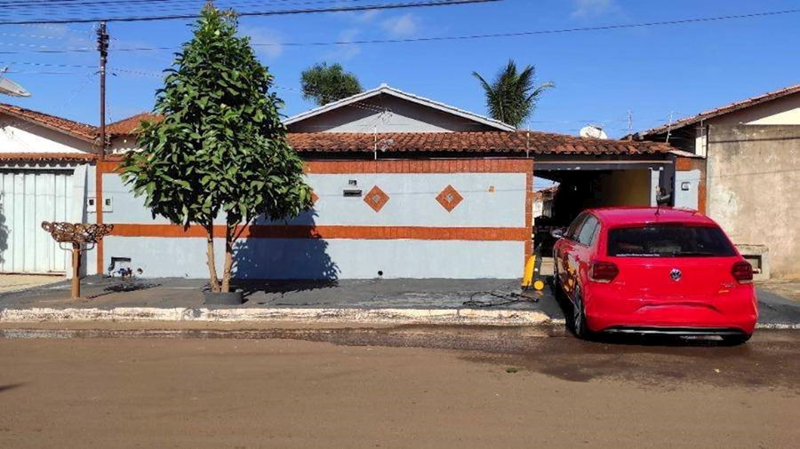 Casa com 2 dormitórios, 1 banheiro, 115m² de área construída e 1 vaga de garagem