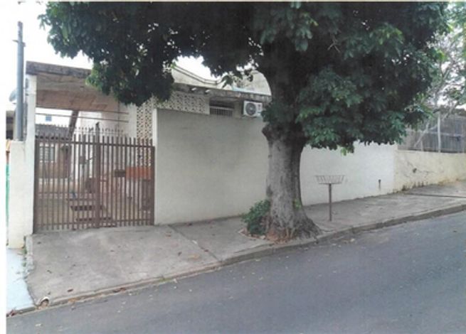 Casa com 171m² em estado precário, ótima oportunidade de investimento