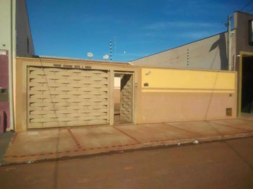 Casa em Leilão com 3 Quartos e 2 Banheiros