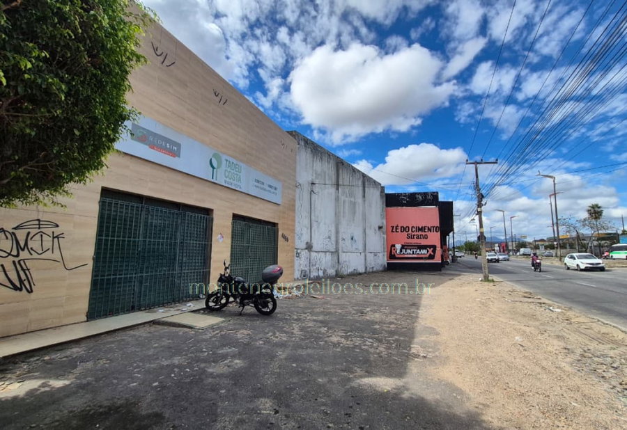 Galpão Comercial com 1.490,85m², 4 banheiros