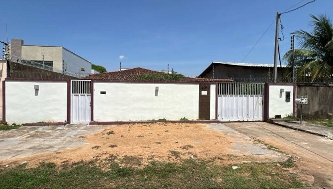 Casa com 2 quartos e 2 banheiros, 265 m², ocupada