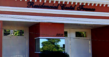 Casa com 592,76 m² ocupada em condomínio