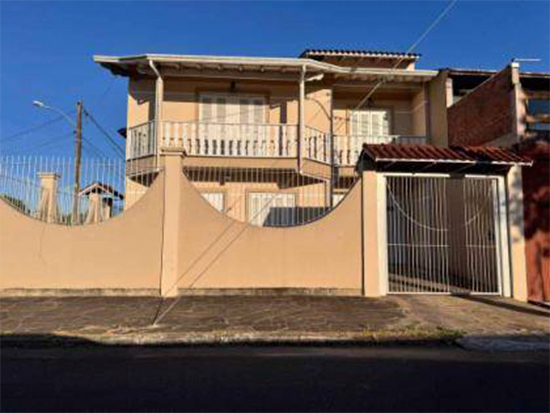 Casa em Canoas com 155m² de terreno e 153m² construída