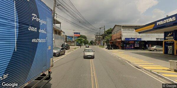 Sobrado na Av. Pelotas com 8m de frente e 40m de comprimento