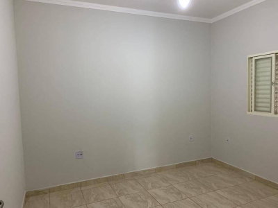 Casa com 2 quartos, 2 banheiros e 3 vagas em Jardinópolis