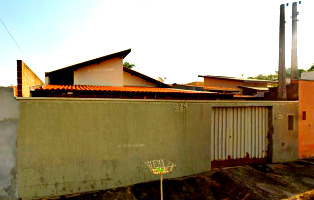 Casa com 2 quartos e garagem para 2 veículos